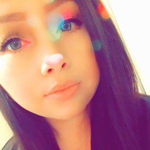 Meet your Posher, Alicia